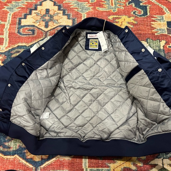 Mitchell & Ness New York Yankees MLB Heavyweight Satin Jacket - Picture 9 of 11